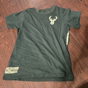 Kids Green Milwaukee Bucks Basketball T-Shirt Size Large 14-16